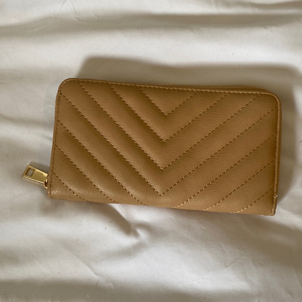 Brand new chevron quilted faux leather wallet